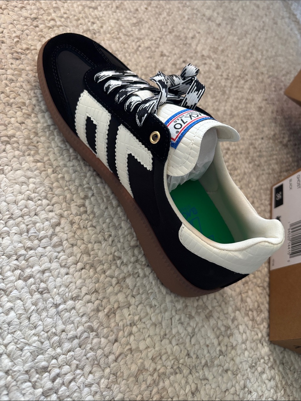 Women’s Back 70 black and white sneaker size 36